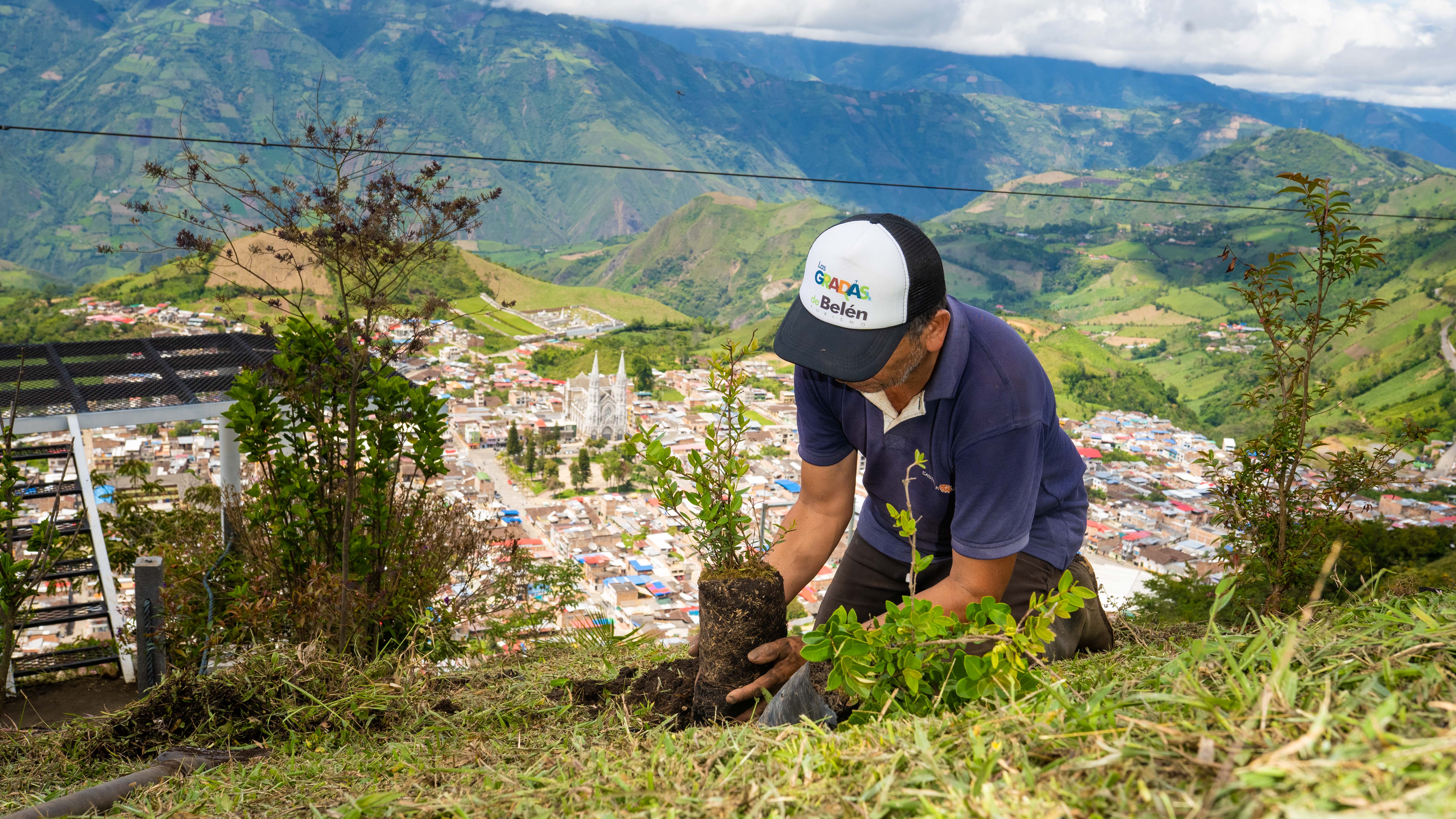 COMPROMETIDOS CON EL AMBIENTE